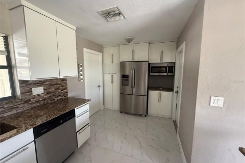 Casa en venta en Port Charlotte, Florida, 4 dormitorios, 166.95 m2 № 2308596 - foto 16
