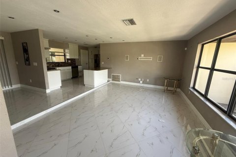 Casa en venta en Port Charlotte, Florida, 4 dormitorios, 166.95 m2 № 2308596 - foto 9