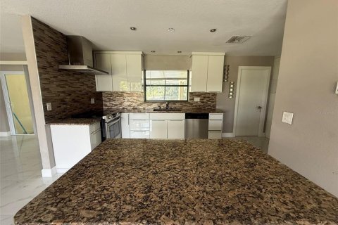 Casa en venta en Port Charlotte, Florida, 4 dormitorios, 166.95 m2 № 2308596 - foto 15
