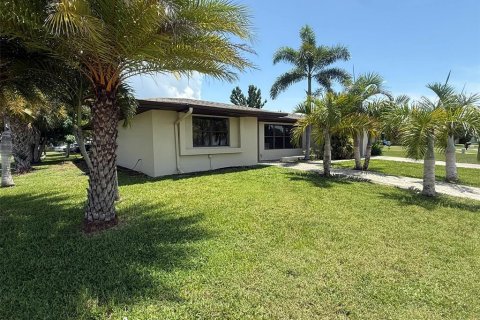 Casa en venta en Port Charlotte, Florida, 4 dormitorios, 166.95 m2 № 2308596 - foto 4