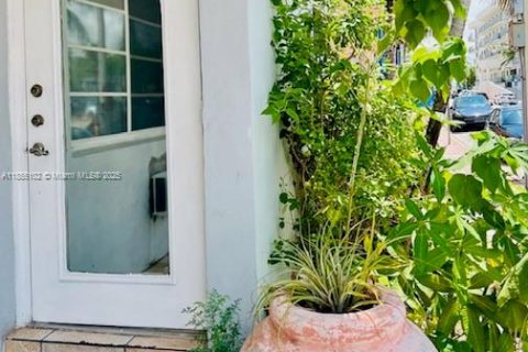 Condominio en venta en Miami Beach, Florida, 1 dormitorio, 55.74 m2 № 1874875 - foto 1