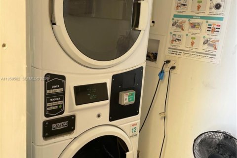 Apartment in Hollywood, Florida 1 bedroom № 2022168 - photo 10