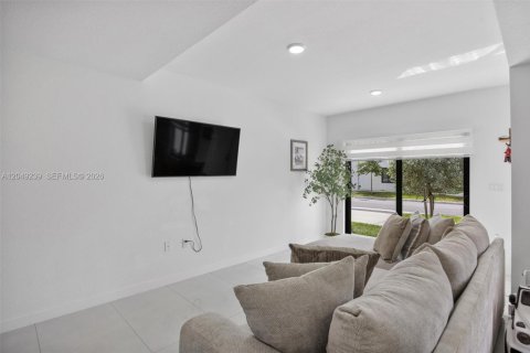 Touwnhouse à vendre à Homestead, Floride: 4 chambres, 129.88 m2 № 2241019 - photo 7