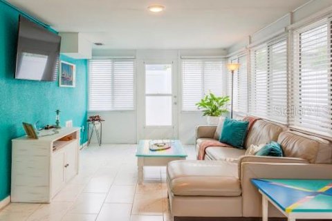 House in Dunedin, Florida 2 bedrooms, 103.31 sq.m. № 1797301 - photo 14