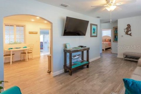 House in Dunedin, Florida 2 bedrooms, 103.31 sq.m. № 1797301 - photo 10