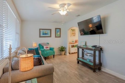 House in Dunedin, Florida 2 bedrooms, 103.31 sq.m. № 1797301 - photo 9