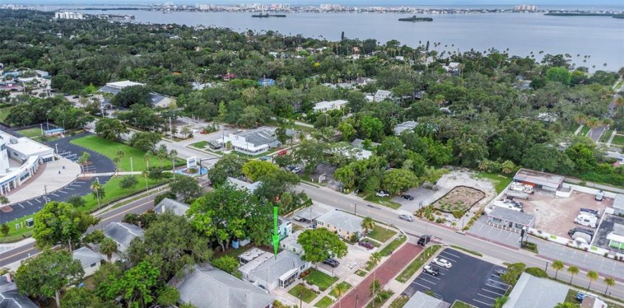 House in Dunedin, Florida 2 bedrooms, 103.31 sq.m. № 1797301