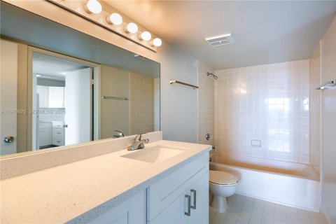 Apartment in Miami, Florida 1 bedroom, 62.34 sq.m. № 2031328 - photo 9