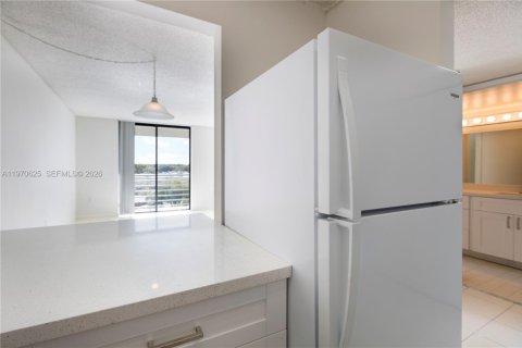 Apartment in Miami, Florida 1 bedroom, 62.34 sq.m. № 2031328 - photo 2