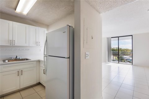 Apartment in Miami, Florida 1 bedroom, 62.34 sq.m. № 2031328 - photo 1