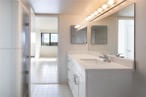 Apartment in Miami, Florida 1 bedroom, 62.34 sq.m. № 2031328 - photo 10