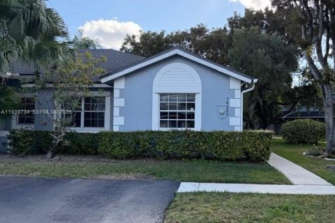 Touwnhouse à vendre à Miami, Floride: 3 chambres, 136.29 m2 № 1997277 - photo 2