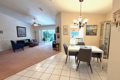 Touwnhouse à vendre à Miami, Floride: 3 chambres, 136.29 m2 № 1997277 - photo 7