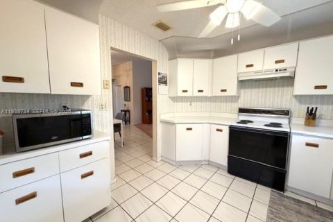 Touwnhouse à vendre à Miami, Floride: 3 chambres, 136.29 m2 № 1997277 - photo 12