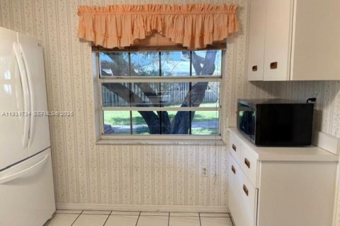 Touwnhouse à vendre à Miami, Floride: 3 chambres, 136.29 m2 № 1997277 - photo 13