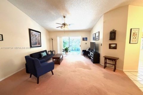 Touwnhouse à vendre à Miami, Floride: 3 chambres, 136.29 m2 № 1997277 - photo 3