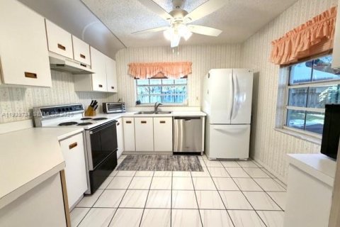 Touwnhouse à vendre à Miami, Floride: 3 chambres, 136.29 m2 № 1997277 - photo 11