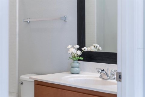 Condo in Orlando, Florida, 2 bedrooms № 2378322 - photo 25