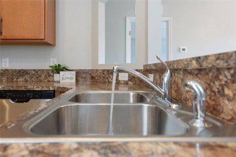 Condo in Orlando, Florida, 2 bedrooms № 2378322 - photo 13
