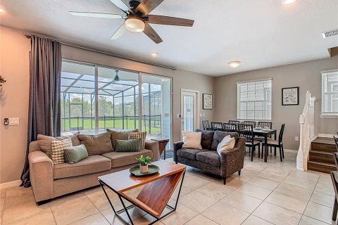 Townhouse in Davenport, Florida 5 bedrooms, 213.02 sq.m. № 2233025 - photo 13