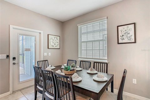 Townhouse in Davenport, Florida 5 bedrooms, 213.02 sq.m. № 2233025 - photo 17