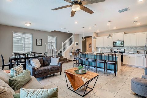 Townhouse in Davenport, Florida 5 bedrooms, 213.02 sq.m. № 2233025 - photo 15
