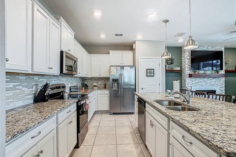 Townhouse in Davenport, Florida 5 bedrooms, 213.02 sq.m. № 2233025 - photo 7