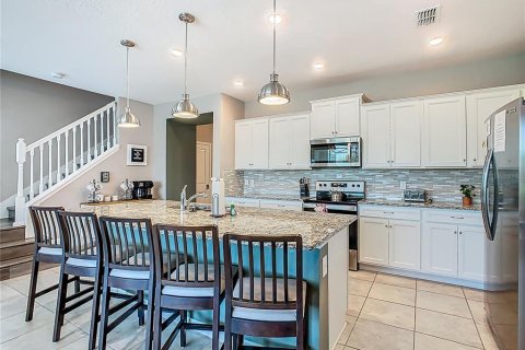 Townhouse in Davenport, Florida 5 bedrooms, 213.02 sq.m. № 2233025 - photo 9