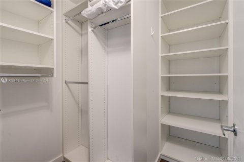 Снять в аренду кондоминиум в Майами, Флорида 2 спальни, 109.72м2, № 1920726 - фото 18