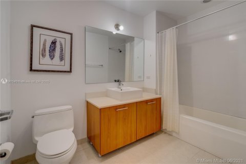 Снять в аренду кондоминиум в Майами, Флорида 2 спальни, 109.72м2, № 1920726 - фото 27