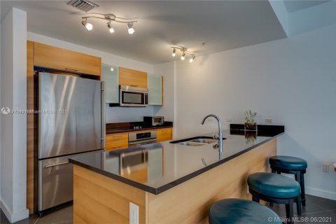 Снять в аренду кондоминиум в Майами, Флорида 2 спальни, 109.72м2, № 1920726 - фото 3