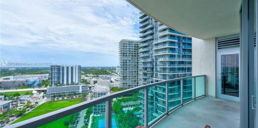 Кондоминиум с 2 спальнями в Майами, Флорида № 1920726