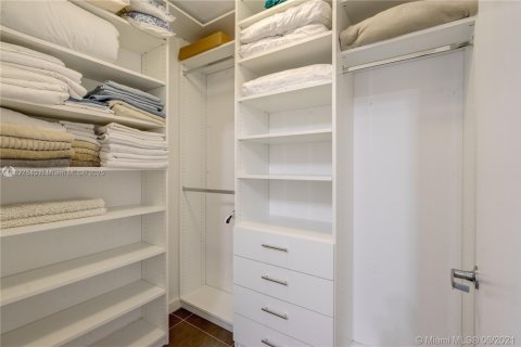 Снять в аренду кондоминиум в Майами, Флорида 2 спальни, 109.72м2, № 1920726 - фото 26