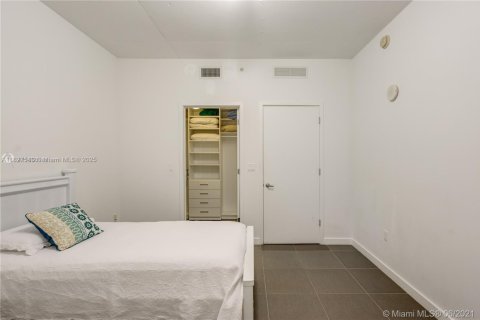 Снять в аренду кондоминиум в Майами, Флорида 2 спальни, 109.72м2, № 1920726 - фото 25