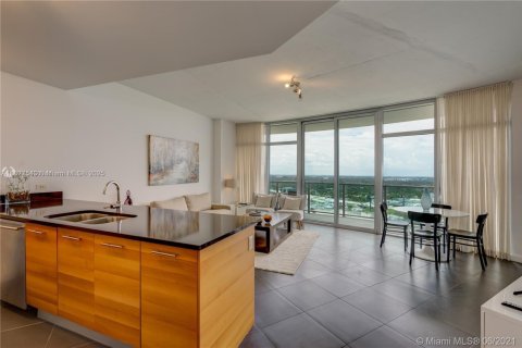 Снять в аренду кондоминиум в Майами, Флорида 2 спальни, 109.72м2, № 1920726 - фото 5