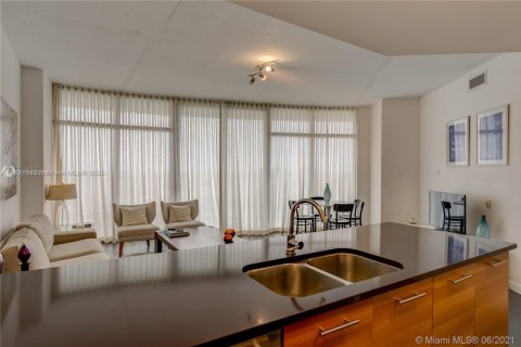 Снять в аренду кондоминиум в Майами, Флорида 2 спальни, 109.72м2, № 1920726 - фото 8