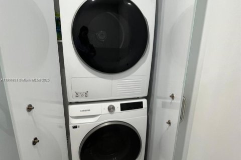 Снять в аренду кондоминиум в Майами, Флорида 2 спальни, 94.76м2, № 1963201 - фото 14