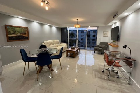 Снять в аренду кондоминиум в Майами, Флорида 2 спальни, 94.76м2, № 1963201 - фото 1