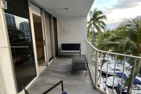 Снять в аренду кондоминиум в Майами, Флорида 2 спальни, 94.76м2, № 1963201 - фото 2