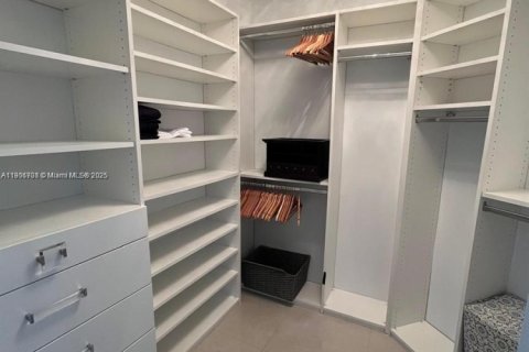 Снять в аренду кондоминиум в Майами, Флорида 2 спальни, 94.76м2, № 1963201 - фото 10