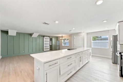 Casa en venta en Saint Petersburg, Florida, 4 dormitorios, 149.2 m2 № 2385702 - foto 6