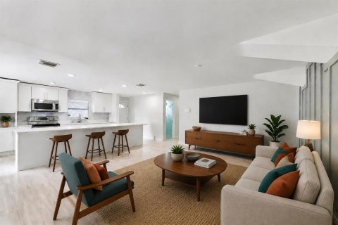 Casa en venta en Saint Petersburg, Florida, 4 dormitorios, 149.2 m2 № 2385702 - foto 4