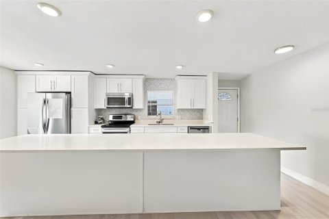 Casa en venta en Saint Petersburg, Florida, 4 dormitorios, 149.2 m2 № 2385702 - foto 12