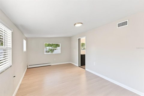 Casa en venta en Saint Petersburg, Florida, 4 dormitorios, 149.2 m2 № 2385702 - foto 15