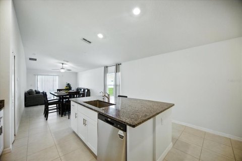 House in Spring Hill, Florida 3 bedrooms, 134.71 sq.m. № 1918379 - photo 10