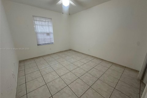 Casa en alquiler en Miami, Florida, 4 dormitorios, 111.48 m2 № 1922626 - foto 21