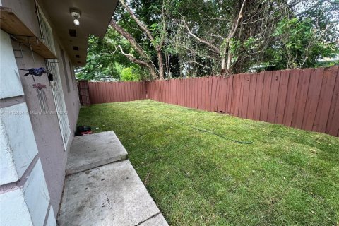 Casa en alquiler en Miami, Florida, 4 dormitorios, 111.48 m2 № 1922626 - foto 15