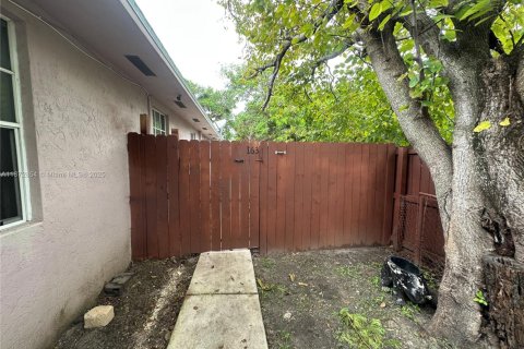 Casa en alquiler en Miami, Florida, 4 dormitorios, 111.48 m2 № 1922626 - foto 12