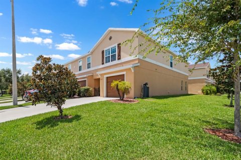 Townhouse in Gibsonton, Florida 3 bedrooms, 184.32 sq.m. № 1919382 - photo 3