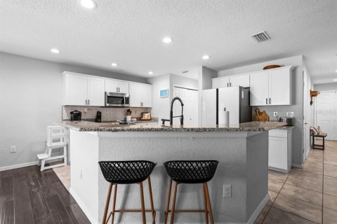 Townhouse in Gibsonton, Florida 3 bedrooms, 184.32 sq.m. № 1919382 - photo 14